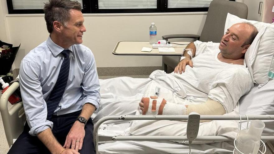 El hombre que redujo a uno de los atacantes en Sídney recibe un cheque de más de 2,1 millones de euros