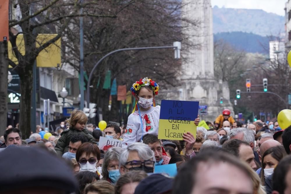 Miles de vascos se manifiestan en contra de la invasión rusa en Ucrania