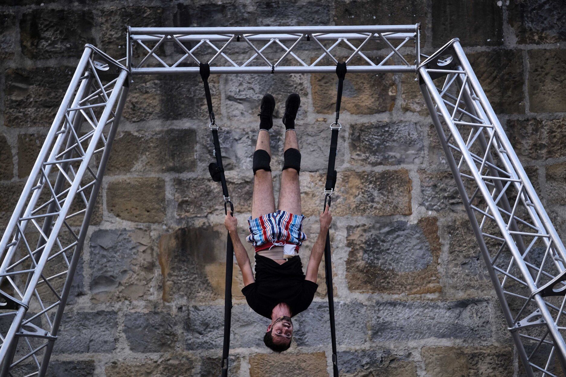 Fotos del espectáculo de circo y acrobacias de la compañía Cia Seon