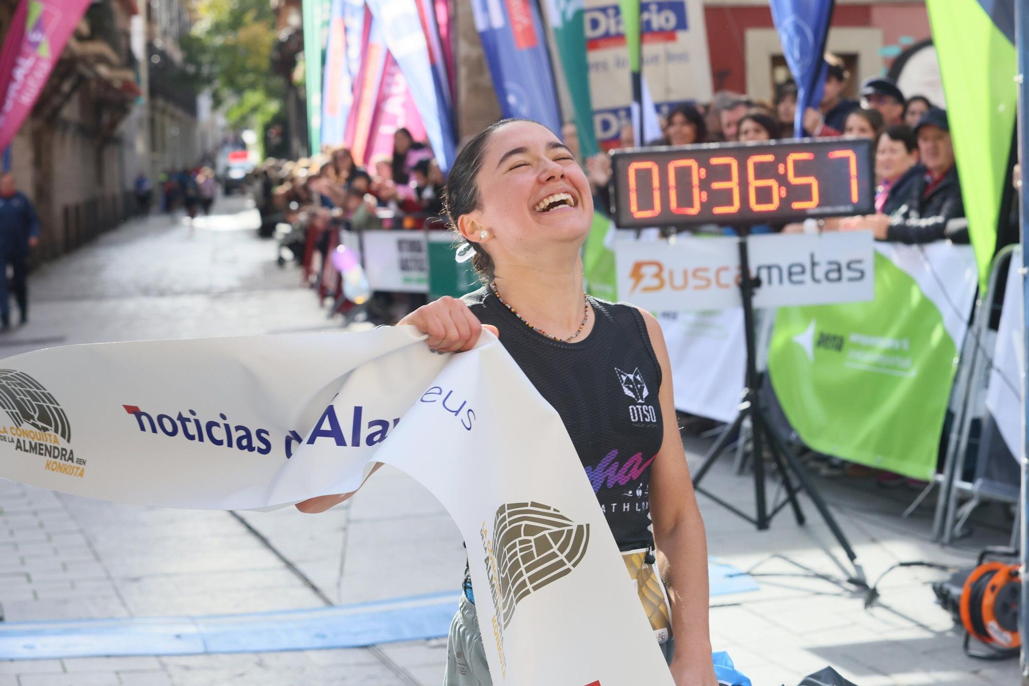 En imágenes: Miles de personas participan en La Conquista de la Almendra