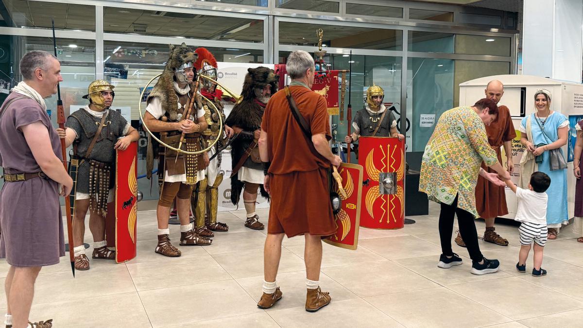 El 'photocall infantil romano' fue la atracción de las y los txikis.