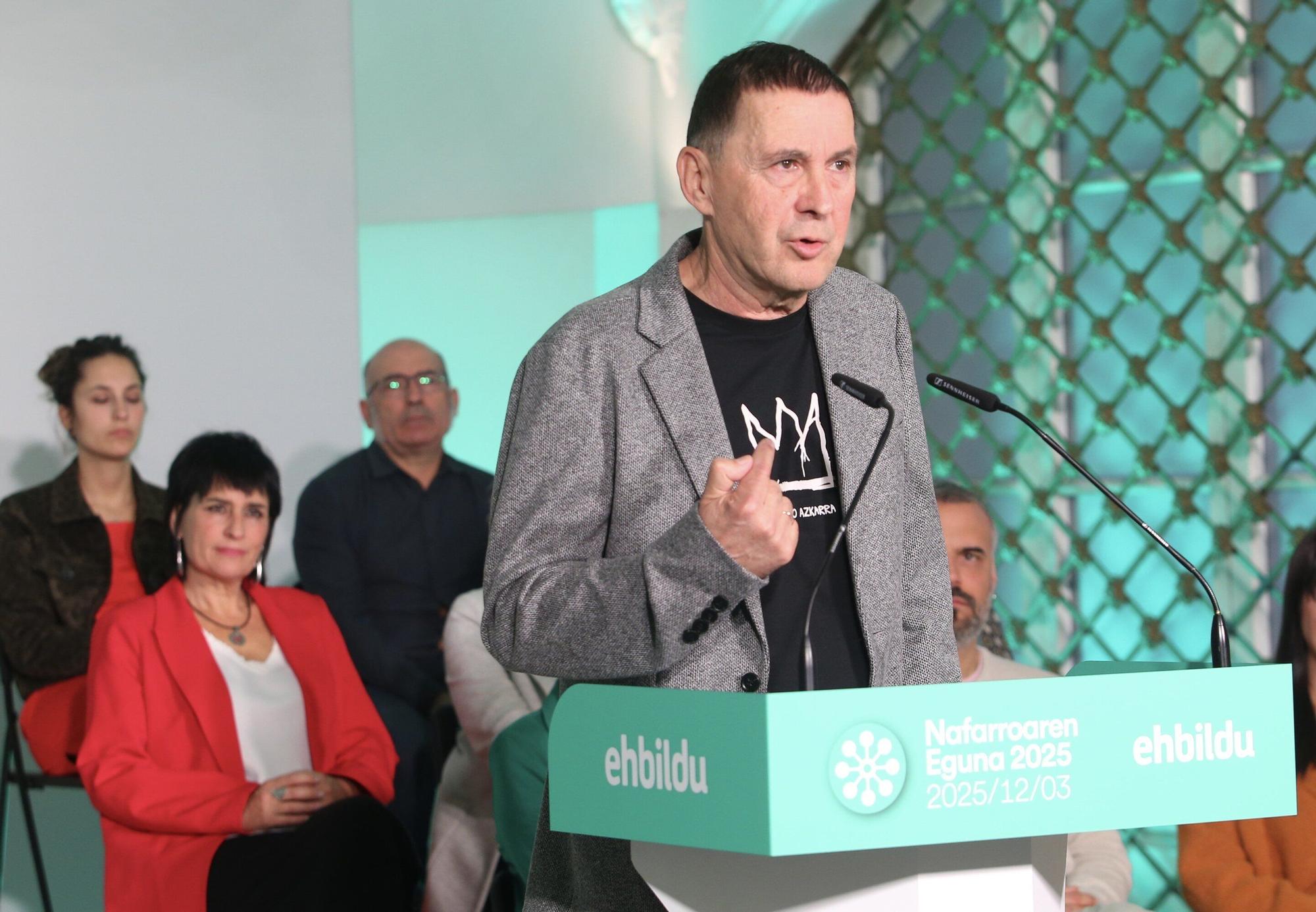 Rueda de prensa de EH Bildu en Pamplona por el Día de Navarra