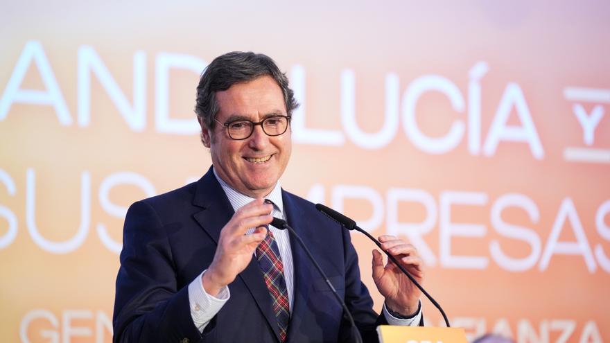 Garamendi responde a Sánchez tras sus críticas a la patronal: "Hay que buscar enemigos para tapar alguna miseria"