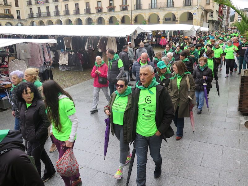 La marcha contra el cáncer de Urretxu y Zumarraga, en imágenes