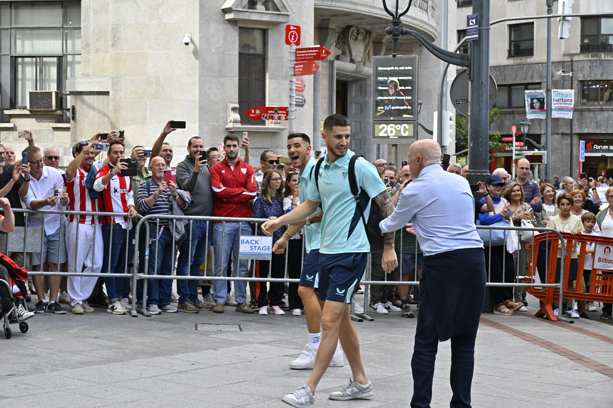 El Athletic llega al hotel Carlton