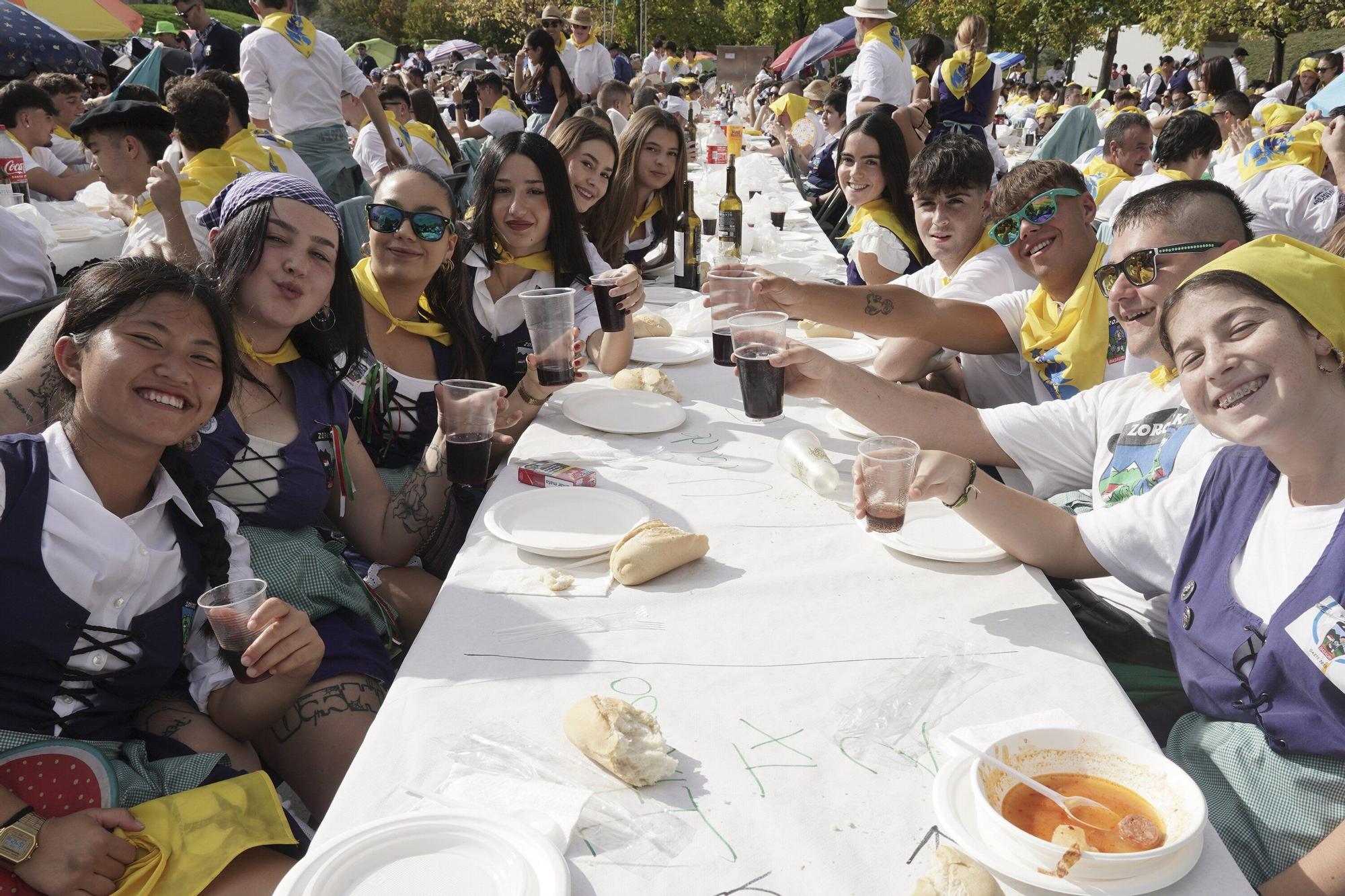Más de 3.600 personas en la comida de cuadrillas de Basauri: “Es es indescriptible, se nos está yendo de las manos”