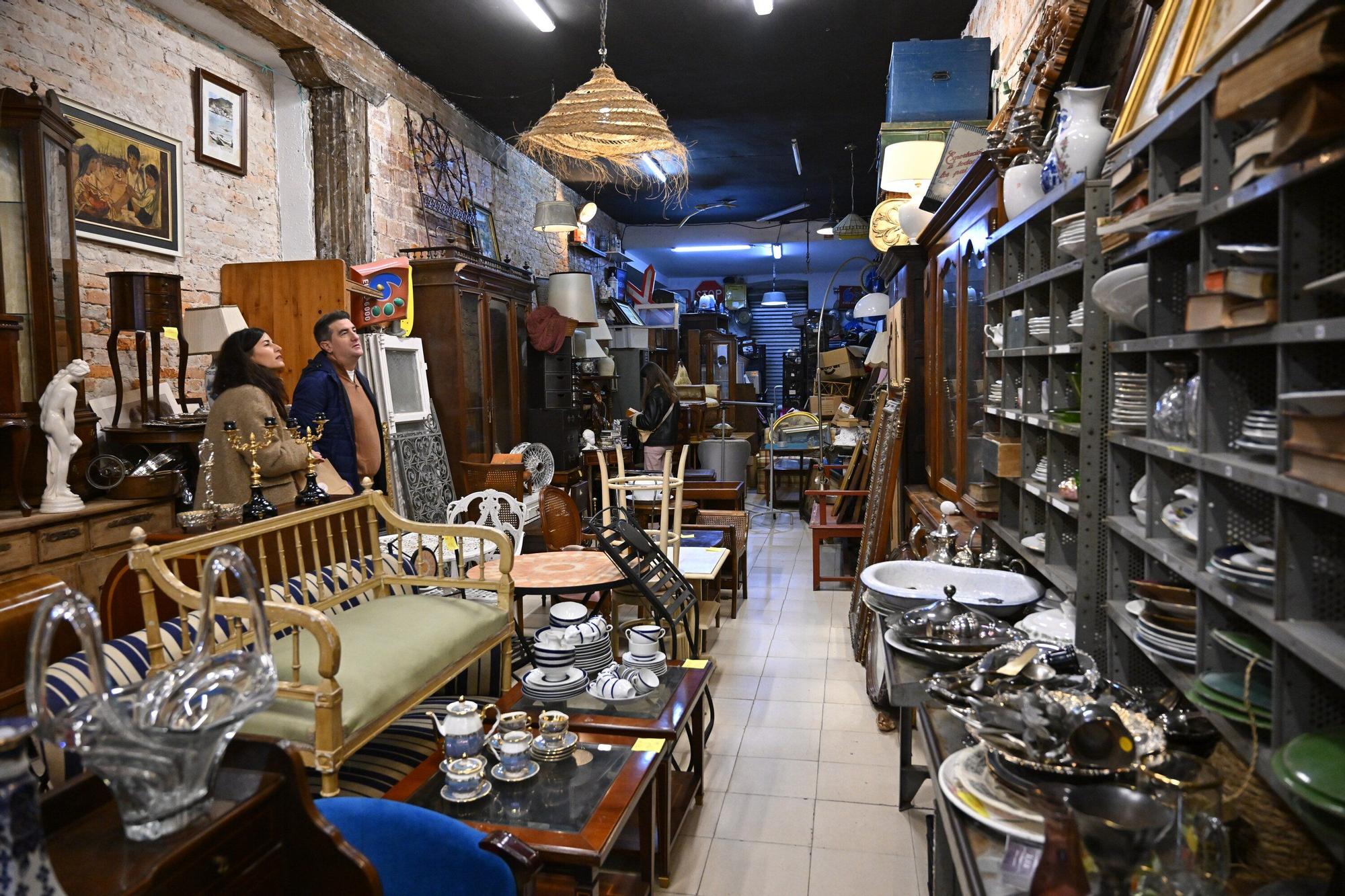 En imágenes: el mercado del Dos de Mayo se viste de Navidad