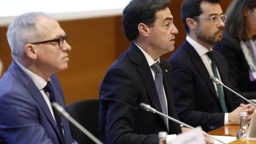 Pradales garantiza el apoyo del Gobierno vasco a Tubos Reunidos y llama a "remar en la misma dirección" para asegurar su futuro