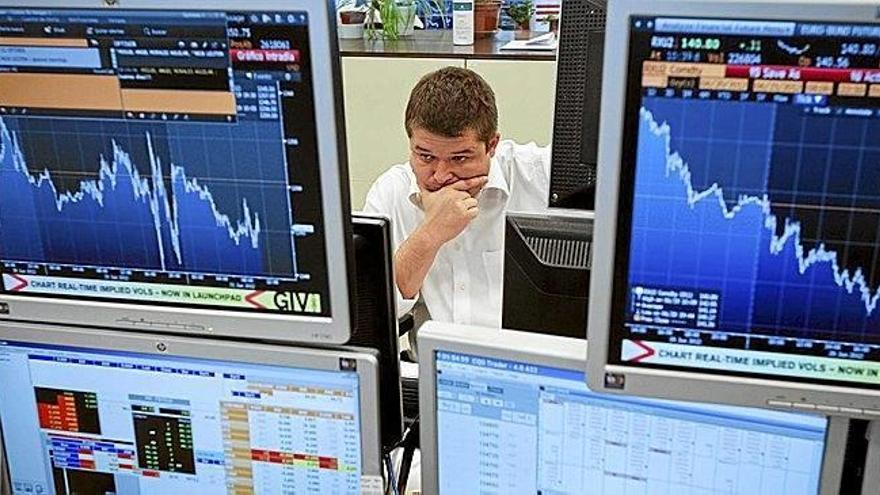 Vista de las oficinas de Ahorro Corporación, grupo de servicios financieros encargado de la subasta de bonos y letras del Tesoro.