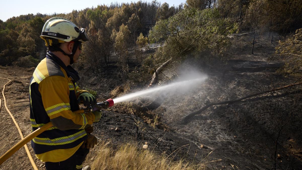 Un bombero en el reciente incendio de Carcastillo