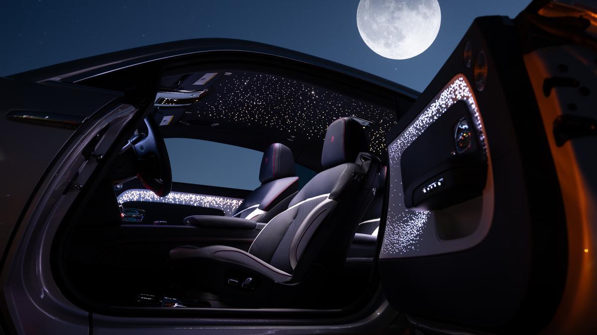 Rolls royce spectre luna puerta