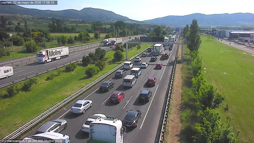 Un nuevo accidente en Iruña Oka vuelve a complicar el tráfico en la A-1