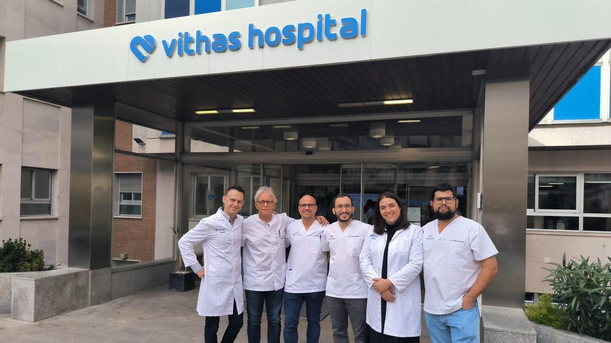 El equipo del Dr.Esnal en el hospital Vithas Vitoria