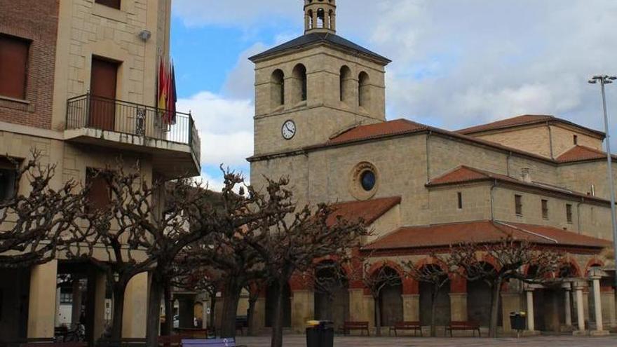 El Ayuntamiento de Huarte rompe relaciones con el párroco y exige su cese por sus comentarios xenófobos