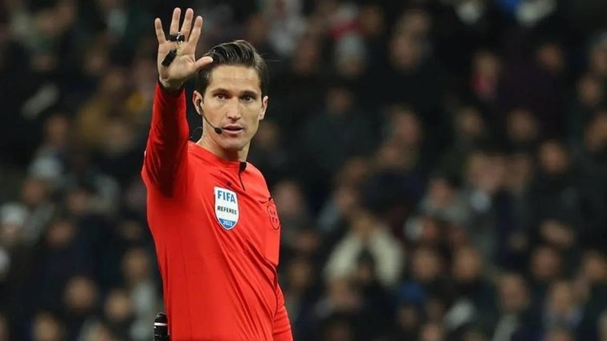 El colegiado Munuera Montero, durante un partido