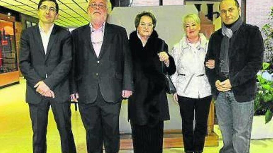 Joxe María Aizega, Enrique del Río, Josefina Sagardía, Kontxi Beobide y Roberto Ruiz Aguinaga.