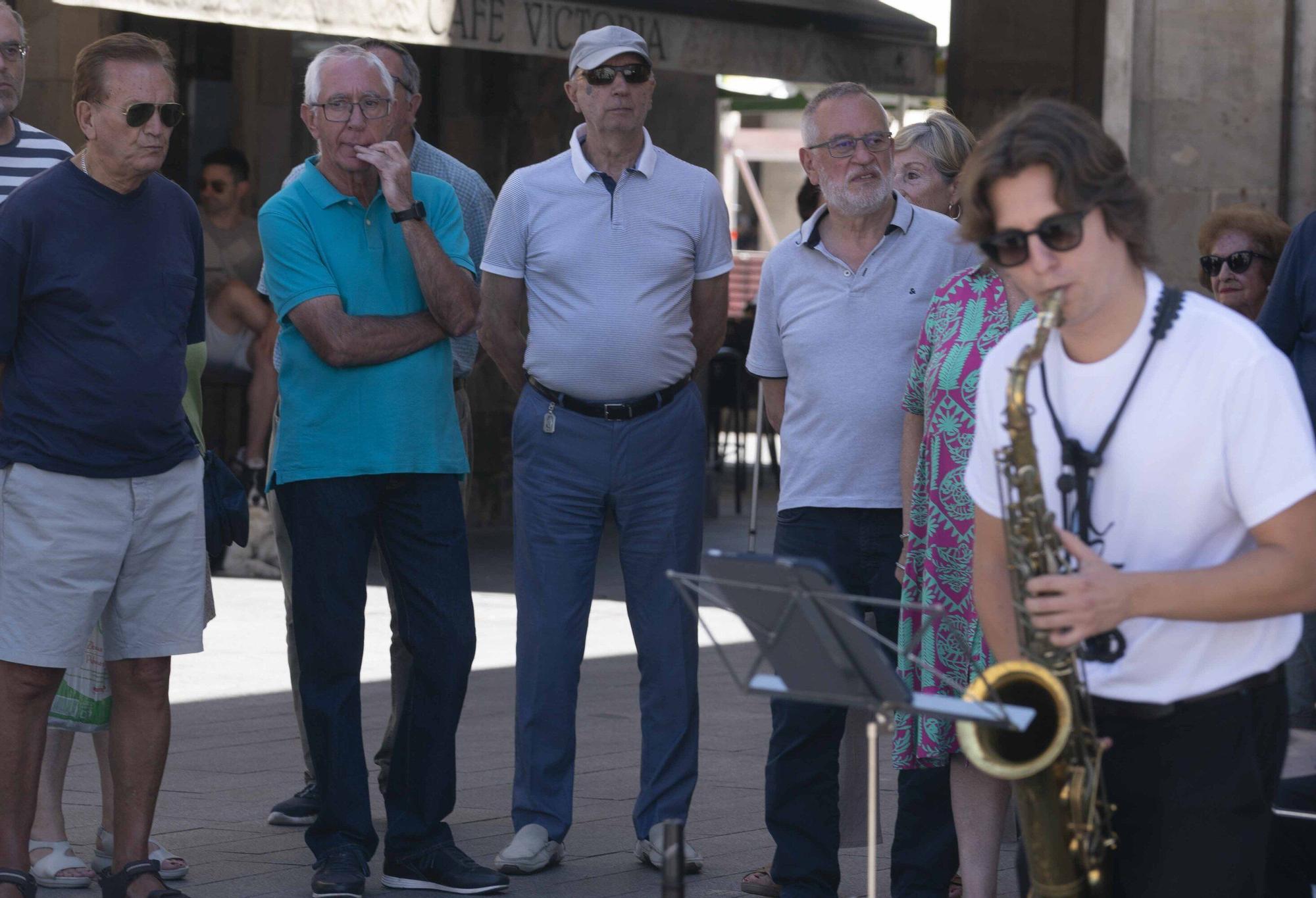 En imágenes: South Side Stompers toma las calles y plazas de Vitoria