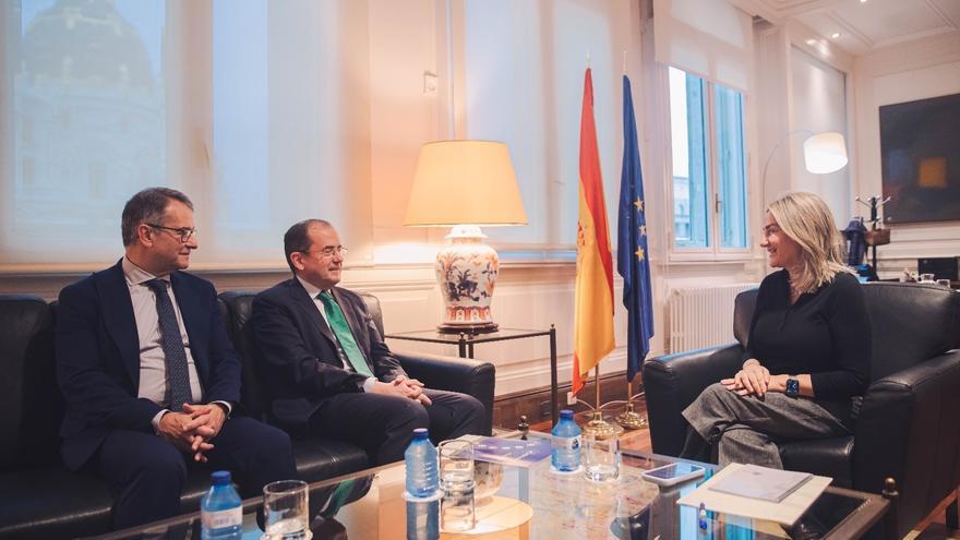 Centros privados no subvencionados piden a Tolón que no se les aplique la reducción de las ratios alumno-profesor