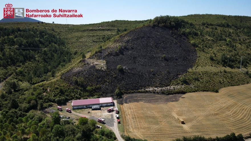 Controlado un incendio forestal que afecta a un campo y monte en las Huertas del Arcalete, en Navascués