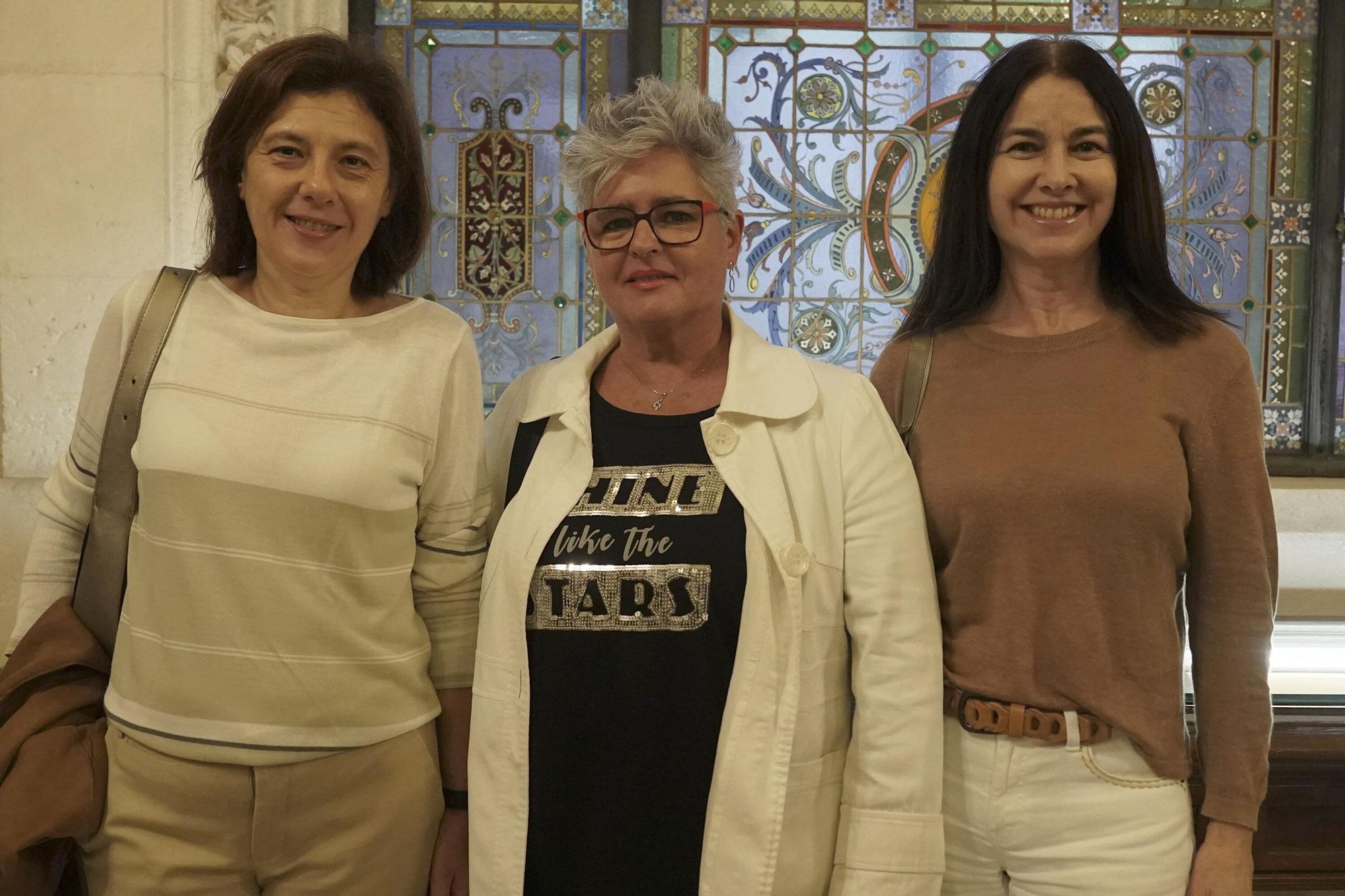 Maider Muñoz, Celina Cabierna y Nerea Vivanco acudieron a la presentación de la novela de Elsa Punset, ‘Alas para volar’ en la biblioteca de Bidebarrieta.