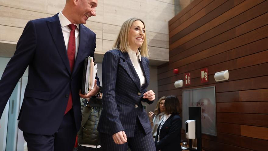 María Guardiola, investida presidenta de la Junta de Extremadura con el apoyo de PP y Vox