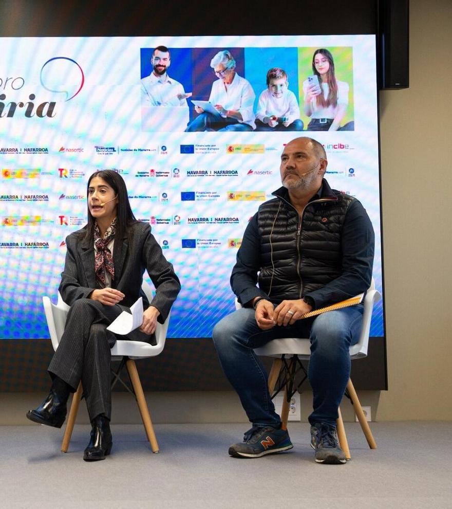 Mikel Izal, Imanol Remón, la moderadora Teresa Carrasco y José Mari Movilla, durante su participación en el evento. F