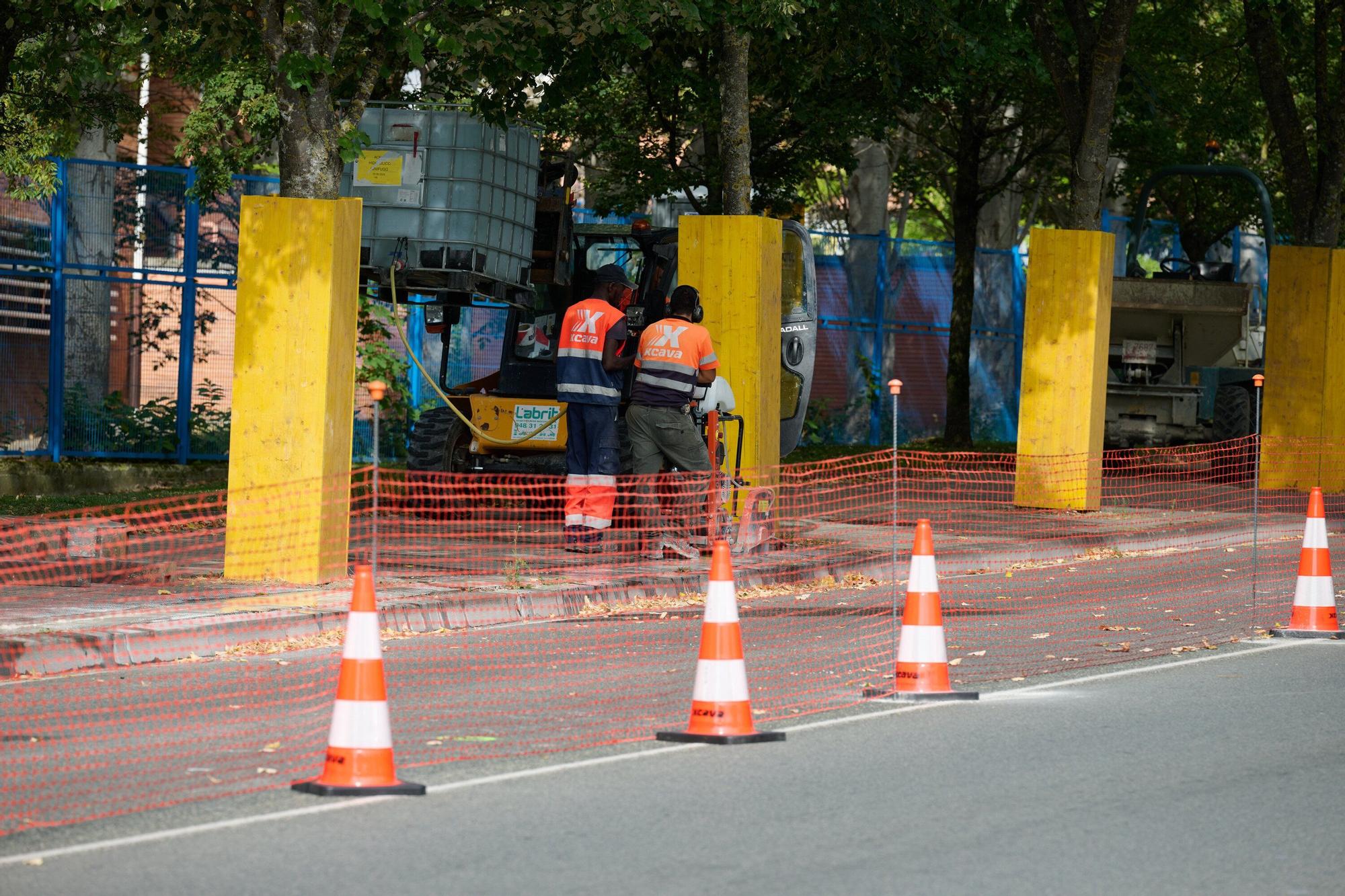Obras del nuevo carril en calle María Azkarate de Burlada