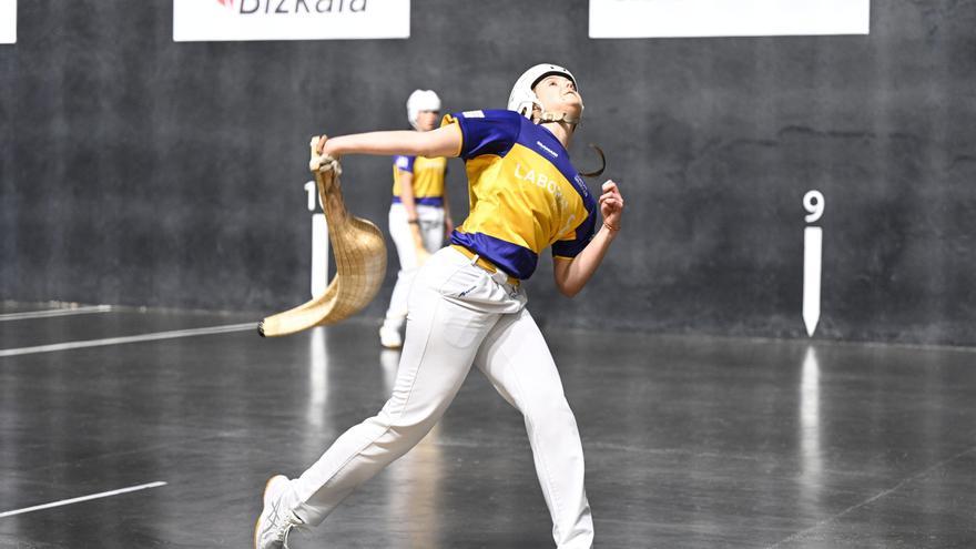 Elaia y Frida se coronan en el Master Series de Zumaia de cesta