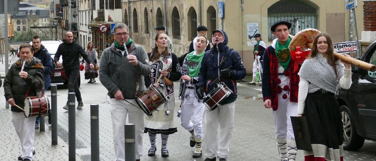 EN FOTOS | Altsasu celebra Santa Águeda a lo grande