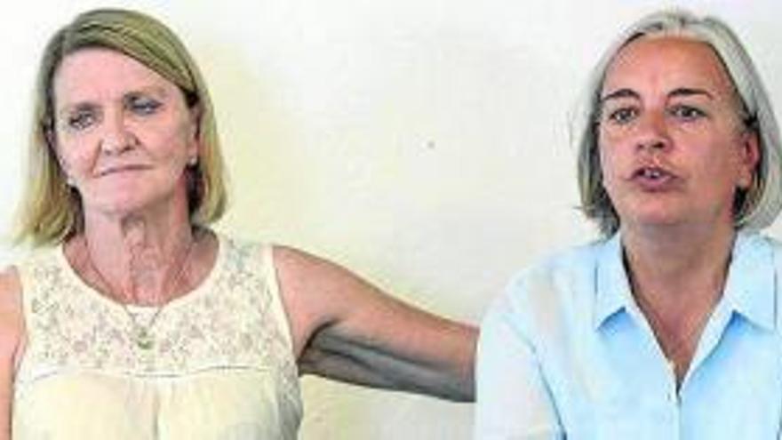 Kathy Gannon (i), con Anja Niedringhaus en una foto de archivo.