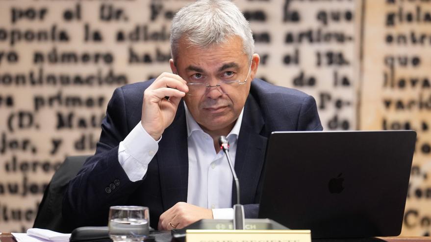 Cerdán asegura en el Senado que "no encontrarán ni un mensaje ni una llamada" sobre contratación pública en Navarra