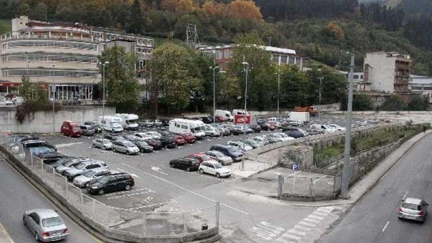 Vista del solar de Valenciaga, donde está prevista la construcción del hospital de Eibar.