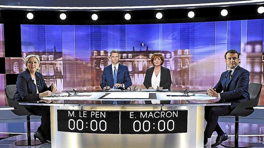 El desgaste de Macron se enfrenta  al discurso más moderado de Le Pen