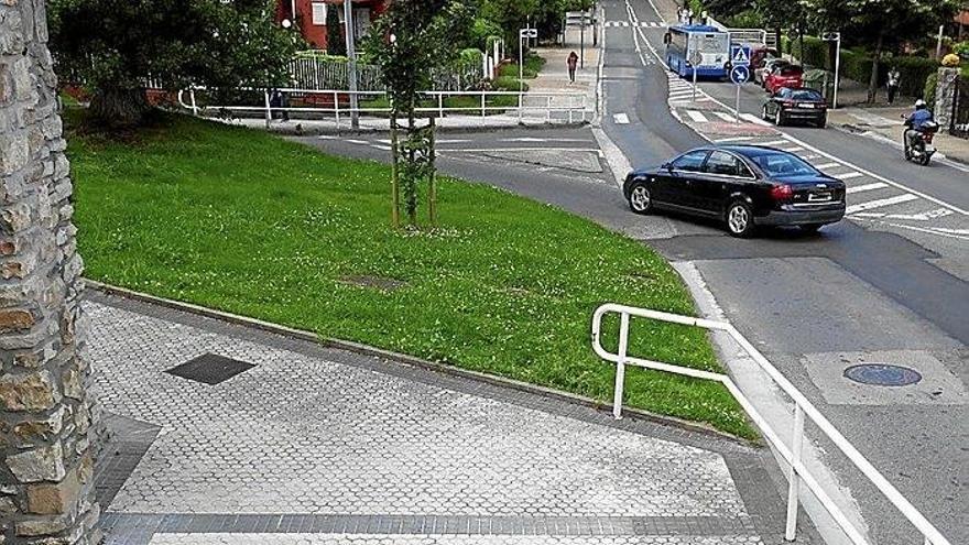 Con el futuro bidegorri, este giro estará prohibido y el coche deberá dar la vuelta en La Cumbre.