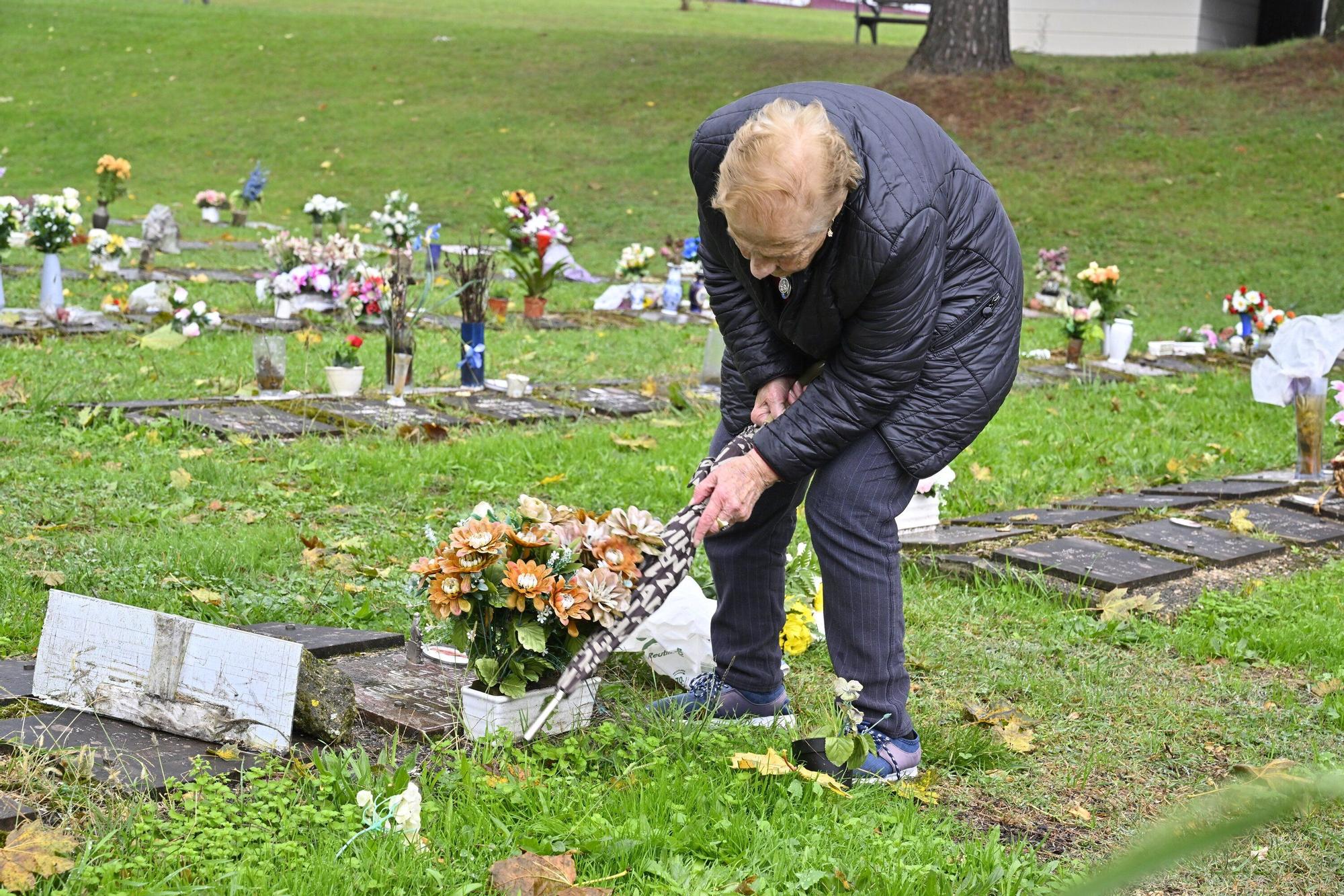 En imágenes: así se vive el día de Todos los Santos en el cementerio de Bilbao