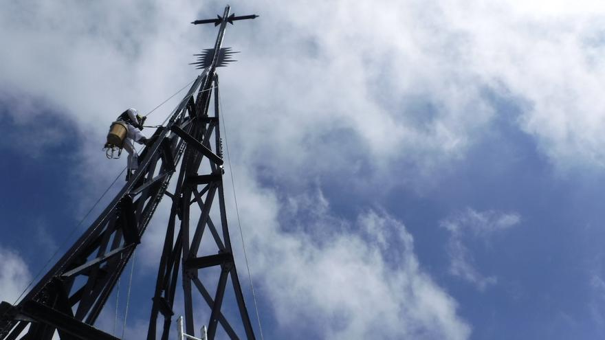 Las Juntas de Álava avalan la reparación con Bizkaia de la cruz del Gorbea