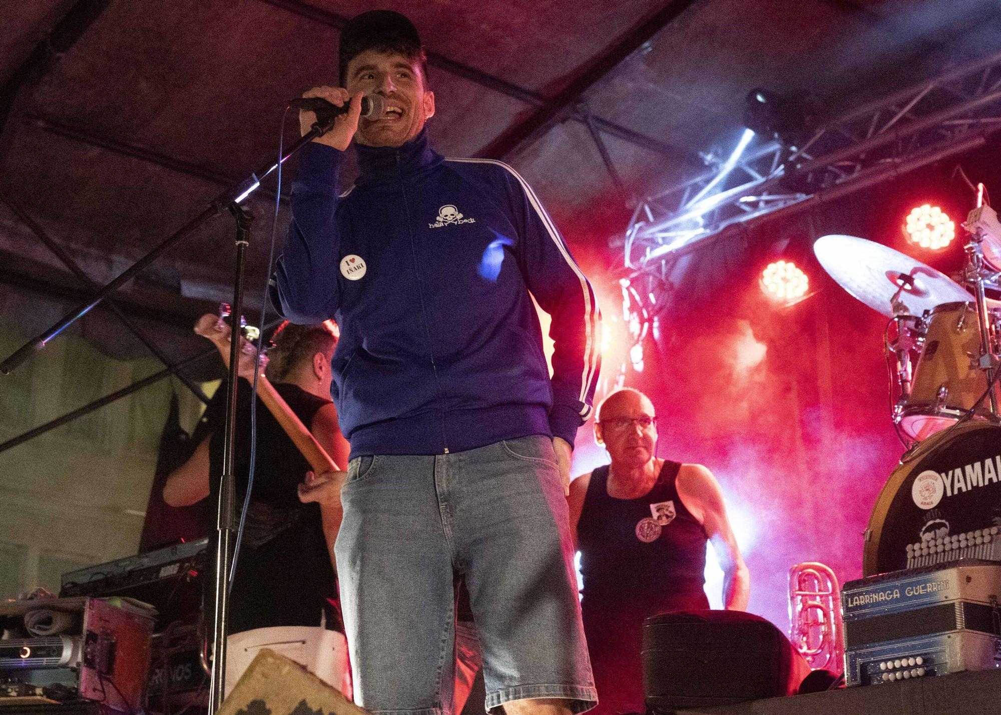 En imágenes: Joselu Anayak y Dupla unen fuerzas en la verbena de la plaza del Arca
