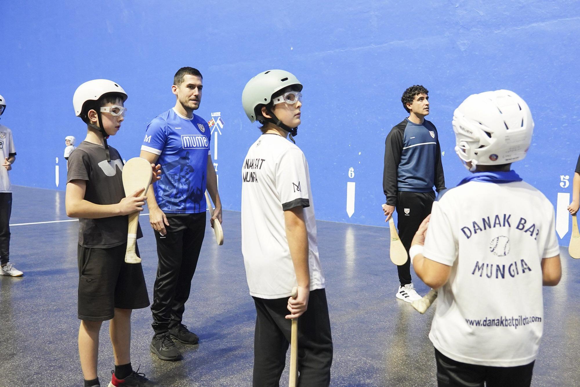 Los mungiarras Iker Goirizelaia y Ander Landeta defenderán diferentes banderas en la modalidad de paleta cuero en la Liga de Naciones.