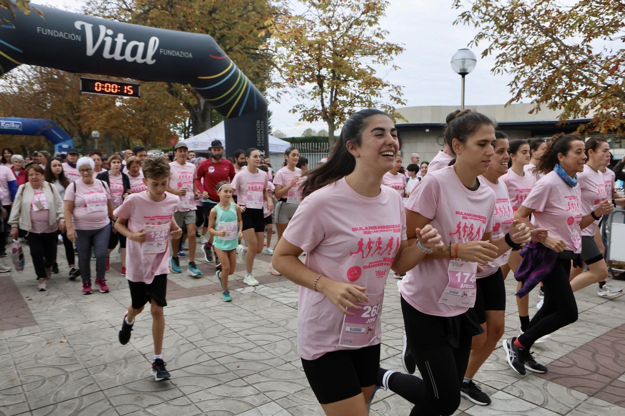 En imágenes: Vitoria se vuelca con la VI Carrera Solidaria contra el Cáncer de Mama