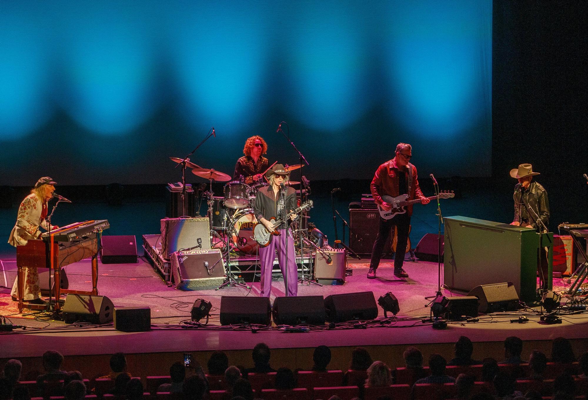 FOTOS | Vida, muerte y The Waterboys en el Baluarte