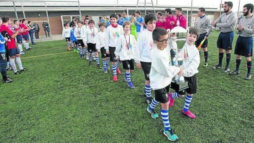 Homenaje  del Ardoi al campeón del Interescolar