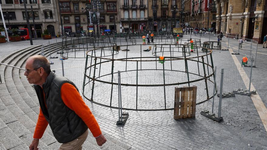 Cuenta atrás para Navidad: arranca el montaje del árbol en el Arriaga