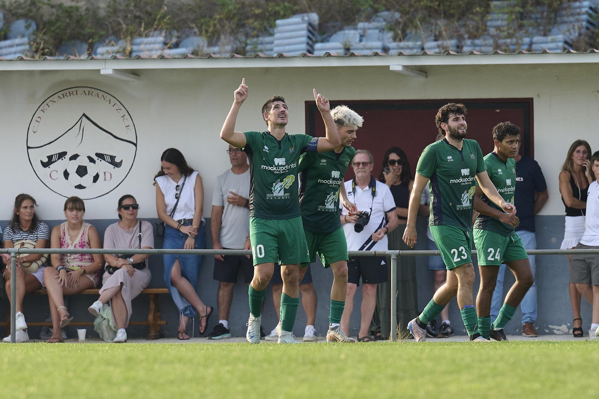 Fotos del Etxarri - Lourdes. Ida de la final de la Supercopa Navarra.