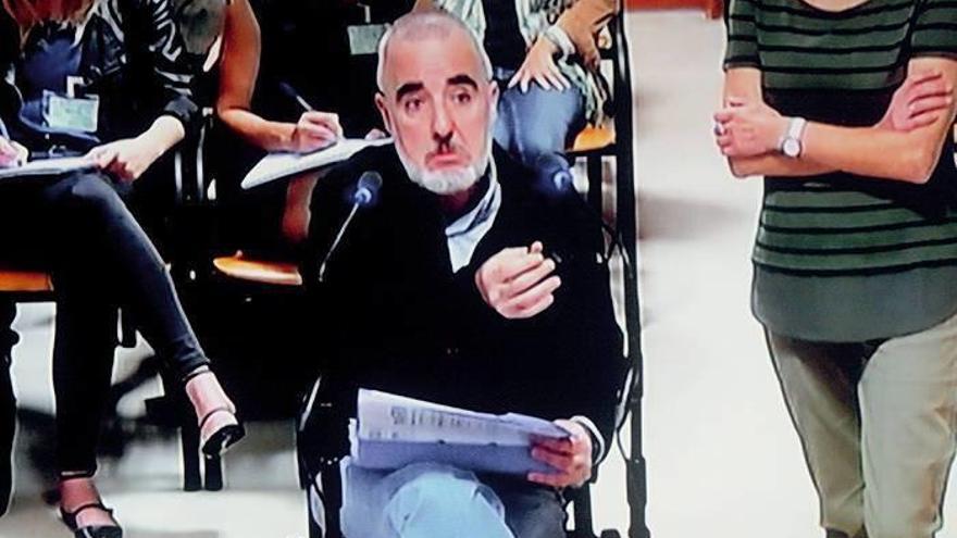 Fotografía tomada de la señal oficial de televisión, del padre de Asunta, el periodista Alfonso Basterra