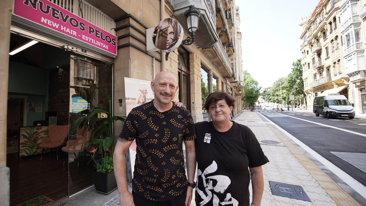 Mikel y Encarni Gallego, dueños de la peluquería Nuevos Pelos