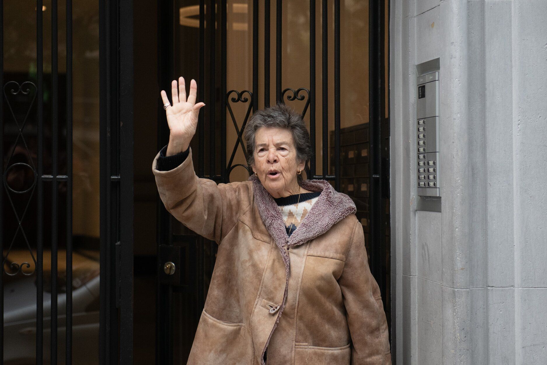 Mari Carmen, de 87 años, logra frenar su desahucio