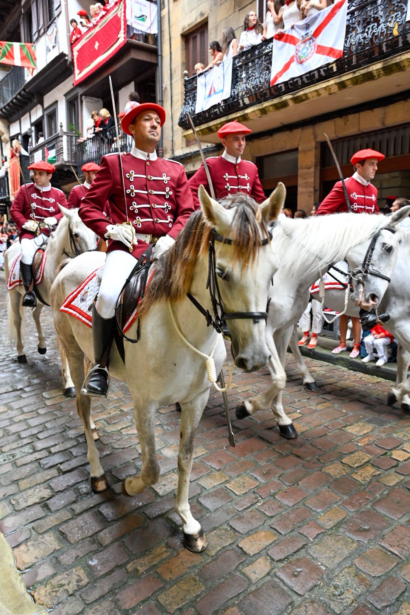 Fotos del Alarde tradicional 2025 por las calles de Hondarribia