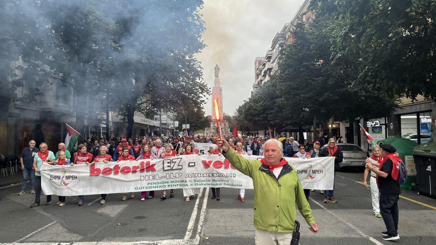 Pensionistas exigen al Parlamento Vasco que voten a favor de admitir a trámite la ILP
