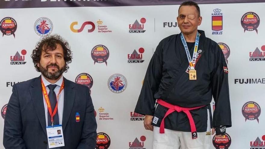 Txomin Medina ha regresado a casa con doble oro en Kata (Mano Vacía) y Kobudo dentro de la modalidad de Parakenpo.