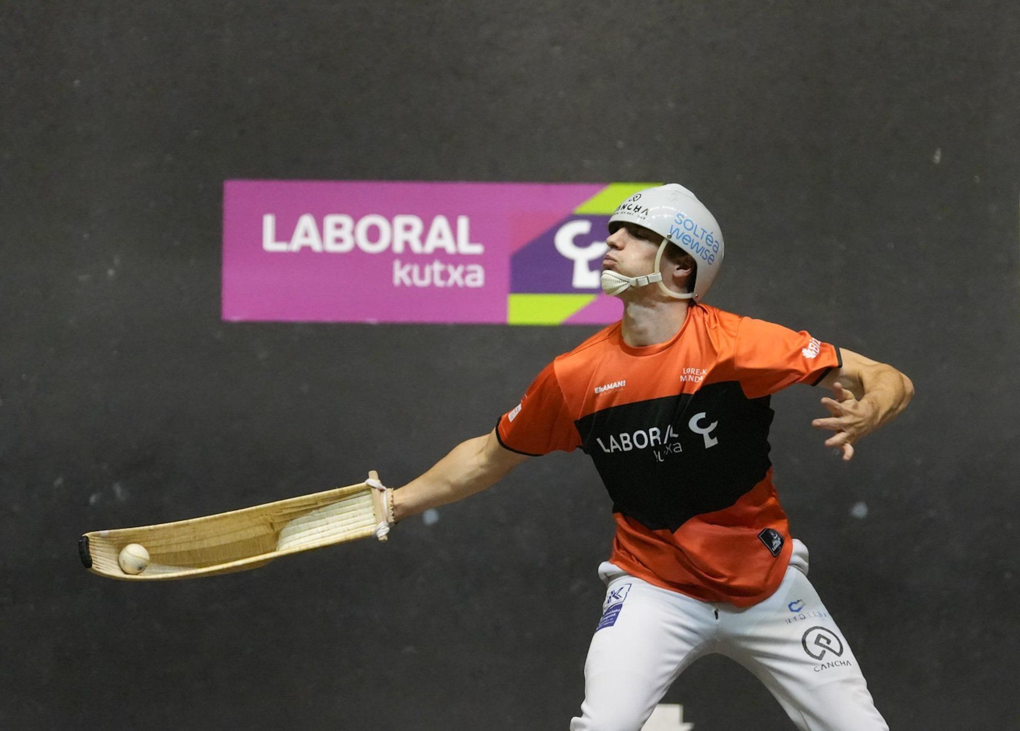 Alex Goitiandia-Lekerika y Urreisti-López suman sus primeros triunfos del Winter Series ante Johan-Gorka y Goixerri-Manci en la jornada inaugural del Winter Series.